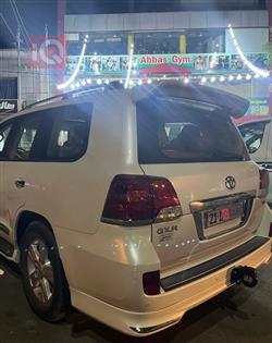 تۆیۆتا لاند کروزەر